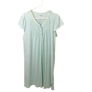 Miss Elaine Women’s Short Sleeve Pale Green Nightgown Size Medium